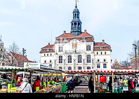 Lüneburg, Marktplatz Mit Gemüseständen; Lüneburg, Marktplatz mit Ständen Stockfoto