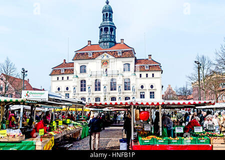 Lüneburg, Marktplatz Mit Gemüseständen; Lüneburg, Marktplatz mit Ständen Stockfoto