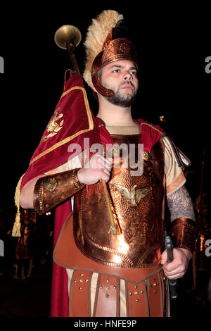 Ein römischer Legionär während der Semana Santa in Malaga, Spanien Stockfoto