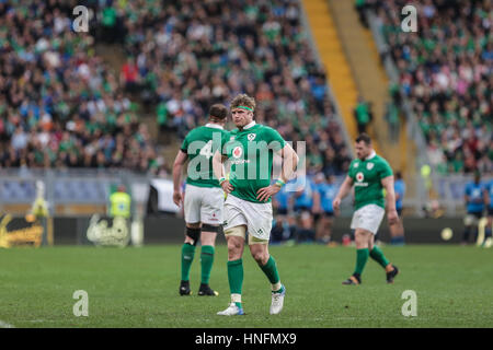 Rome,Italy.11th Februar 2017. Jamie Heaslip Rücken auf seiner Seite nach einem Versuch in der Partie gegen Italien in RBS 6 Nations © Massimiliano Carnabuci/Alamy Nachrichten Stockfoto