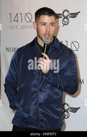 Los Angeles, Kalifornien, USA. 11. Februar 2017. Nick Jonas an Nick Jonas und kreative Freizeit 1410 Sammlung Start bei Nordstrom in Los Angeles, Kalifornien am 11. Februar 2017. Stockfoto