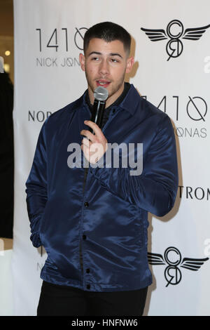 Los Angeles, Kalifornien, USA. 11. Februar 2017. Nick Jonas an Nick Jonas und kreative Freizeit 1410 Sammlung Start bei Nordstrom in Los Angeles, Kalifornien am 11. Februar 2017. Stockfoto