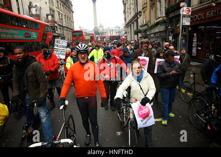 Radfahrer März in London Kampagne für ein Ende der Tod der Radfahrer und Fußgänger auf unseren Straßen. Stockfoto