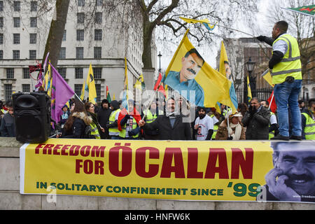 Whitehall, London, UK. 12. Februar 2017. London-Kurden protest über die Festnahme des PKK-Führers Abdullah Öcalan am 15. Februar 1999. Bildnachweis: Matthew Chattle/Alamy Live-Nachrichten Stockfoto