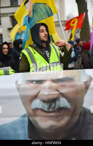 Whitehall, London, UK. 12. Februar 2017. London-Kurden protest über die Festnahme des PKK-Führers Abdullah Öcalan am 15. Februar 1999. Bildnachweis: Matthew Chattle/Alamy Live-Nachrichten Stockfoto