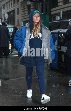 New York, NY, USA. 12. Februar 2017. Miroslava Duma kommt bei der Victoria Beckham NYFW h/w 2017 Fashion Show am Cipriani im 12. Februar 2017 in New York City. Stockfoto