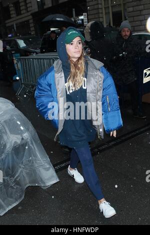 New York, NY, USA. 12. Februar 2017. Miroslava Duma kommt bei der Victoria Beckham NYFW h/w 2017 Fashion Show am Cipriani im 12. Februar 2017 in New York City. Stockfoto