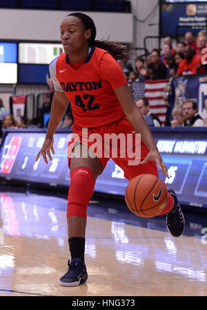 Washington, VA, USA. 12. Februar 2017. 20170212 - Dayton bewachen JAYLA SCAIFE (42) dribbelt gegen George Washington Universität in der ersten Hälfte im Smith Center in Washington. Bildnachweis: Chuck Myers/ZUMA Draht/Alamy Live-Nachrichten Stockfoto