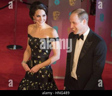 London, Vereinigtes Königreich von Großbritannien und Nordirland. 12. Februar 2017. Herzogin von Cambridge und Duke of Cambridge besuchen EE British Academy Film Awards 2017 in der Royal Albert Hall. London, England, Vereinigtes Königreich (02.12.2017) | Nutzung weltweit Credit: Dpa/Alamy Live-Nachrichten Stockfoto