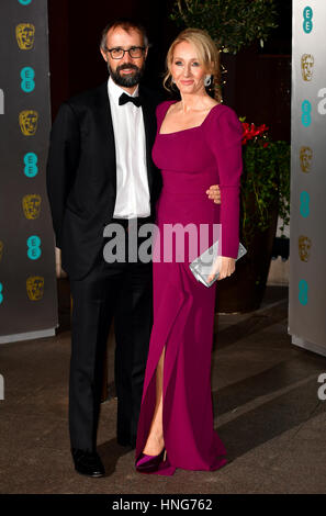 J. K. Rowling und Neil Murray, die Teilnahme an der after-Show party für den EE British Academy Film Awards im Grosvenor House Hotel im Zentrum von London. Stockfoto