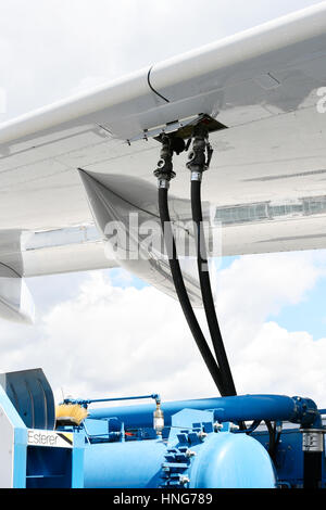 Tankwagen, Einfüllstutzen, Flugzeug, Flughafen, Betankung, Flugzeug, Flügel, Kerosin, Petroleum, Benzin, Flughafen München, Muc, Rampe, Umweltschutz, Stockfoto