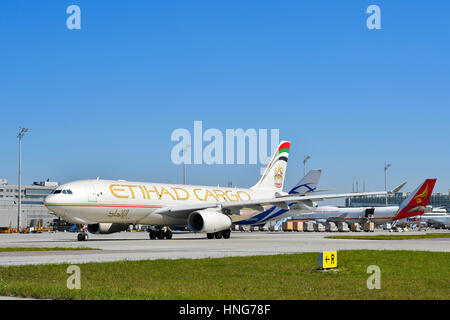 Etihad Cargo, Airbus, eine 330, Erding, Freising, München, Flughafen München, MUC, EDDM Stockfoto