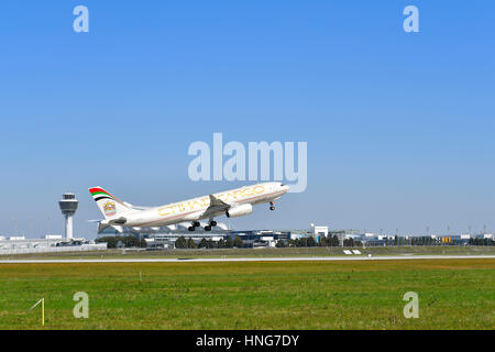 Etihad, Cargo, Airbus A 330, ausziehen, Start-und Landebahn Süd, EDDM, Flughafen München, Erding, Freising, MUC, München Stockfoto