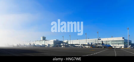 Lufthansa, Flugzeug, Flugzeug, Terminal 2, Satellit, Turm, Aussicht, Panorama, blauer Himmel, Verkehr, Rollen, EDDM, Flughafen München, Erding, Freising, MUC, München Stockfoto