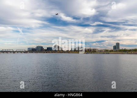 Tempe Town Lake und die Innenstadt von Tempe Arizona Stockfoto