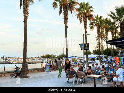 Der Abend-Promenade in Colonia de Sant Jordi, Mallorca Stockfoto