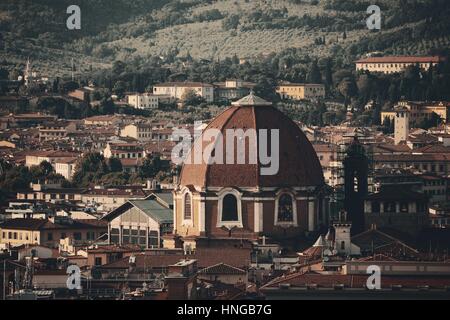 Blick von der Dachterrasse mit Kuppel der Medici-Kapelle in Italien Florenz Stockfoto