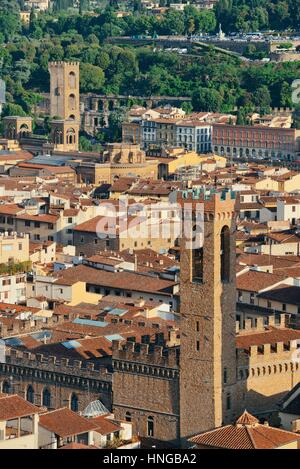 Dächer der alten Gebäude in Florenz in Italien Stockfoto