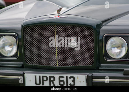 Grill, ein Bentley Turbo R bei der Bodelwyddan Classic Car Show Stockfoto