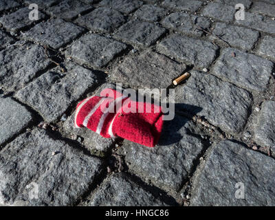 Lost And Found Fäustlinge und Handschuhe Stockfoto