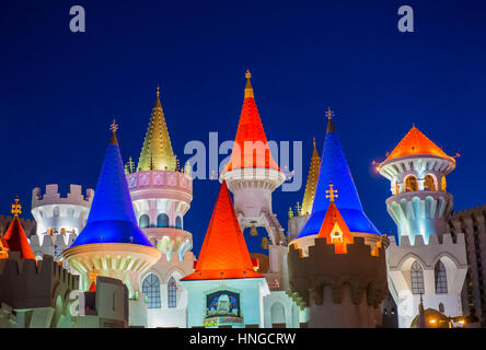 LAS VEGAS -FEB 14: The Excalibur Hotel und Casino in der Nacht vom 14. Februar 2013, das Hotel war benannt nach König Arthurs Schwert und eröffnete im Jahr 1990 Stockfoto