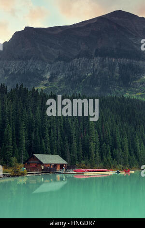 Bootshaus von Lake Louise im Banff Nationalpark, Kanada. Stockfoto