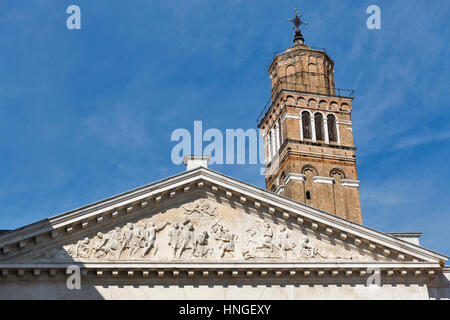 Kirche San Maurizio mit Glockenturm in Venedig, Italien. Stockfoto