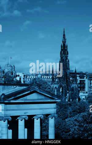 Scott Monument und Nationalgalerien in Edinburgh Stockfoto