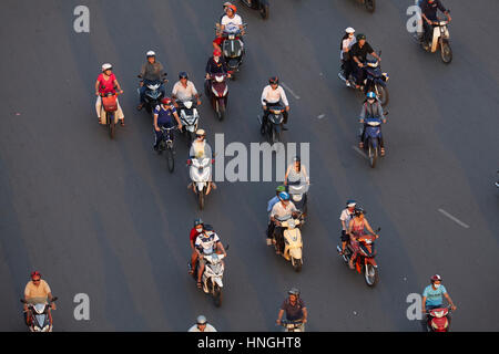 Motorräder Kreisverkehr Ben Thanh, Ho-Chi-Minh-Stadt (Saigon), Vietnam Stockfoto