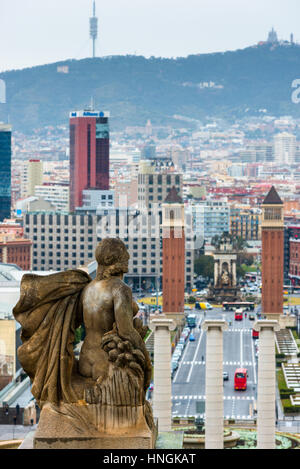 Blick auf Plaza de España (Barcelona) und die Skyline der Stadt vom Museum of Arts. Katalonien, Spanien. Europa. Stockfoto