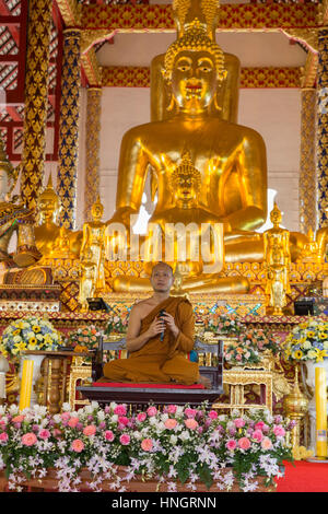 Chiang Mai, Thailand - 28. August 2016: predigen buddhistischer Mönch im Suandok Tempel Stockfoto