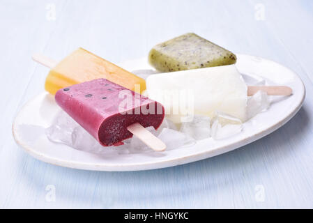 Sommer kaltes Dessert Eis am Stiel aus Früchten Stockfoto