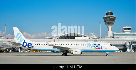 Embraer 175, Terminal 1, Turm, FlyBe, Flughafen München, Upper Bavaria, Bayern, Deutschland Stockfoto