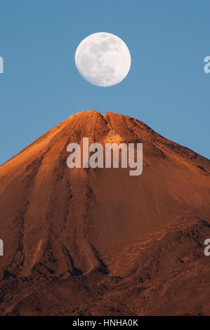 Der Vollmond über den Berg Teide, Teneriffa Stockfoto