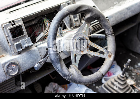 Zerstörten alten Auto Lenkrad-Detailansicht Stockfoto