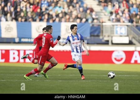 Heerenveen, Niederlande. 12. Februar 2017. Yuki Kobayashi (Heerenveen) Fußball: Niederländische "Eredivisie" match zwischen SC Heerenveen 1-2 AZ im Abe Lenstra Stadion in Heerenveen, Niederlande. Bildnachweis: Mutsu Kawamori/AFLO/Alamy Live-Nachrichten Stockfoto