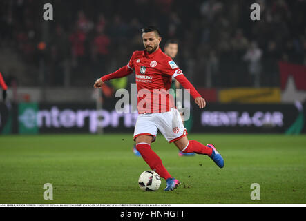 Mainz, Deutschland. 10. Februar 2017. Danny Latza (Mainz) Fußball: Deutsche Bundesliga match zwischen 1. FSV Mainz 05 2-0 FC Augsburg im Opel Arena in Mainz, Deutschland. Bildnachweis: Takamoto Tokuhara/AFLO/Alamy Live-Nachrichten Stockfoto