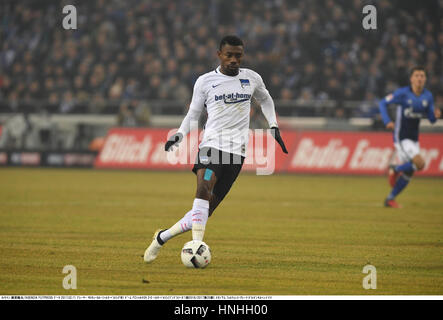 Gelsenkirchen, Deutschland. 11. Februar 2017. Salomon Kalou (Hertha) Fußball: Deutsche Bundesliga match zwischen FC Schalke 04 2-0 Hertha BSC Berlin in Veltins-Arena in Gelsenkirchen, Deutschland. Bildnachweis: Takamoto Tokuhara/AFLO/Alamy Live-Nachrichten Stockfoto