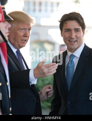 Washington, DC, USA. 13. Februar 2017. Vereinigte Staaten Präsident Donald J. Trump begrüßt am Montag, 13. Februar 2017 Premierminister Justin Trudeau aus Kanada ins Weiße Haus in Washington, DC. Bildnachweis: MediaPunch Inc/Alamy Live-Nachrichten Stockfoto