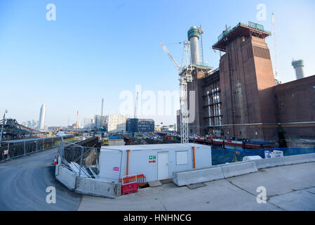 London, UK. 13. Februar 2017. Teil am Riverwalk neben, Battersea Power Station öffnet, mit klaren Blick auf die laufenden Bauarbeiten. Die stufenweise Entwicklung soll im Jahr 2021. Bildnachweis: Stephen Chung/Alamy Live-Nachrichten Stockfoto