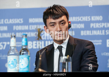 Berlin, Deutschland. 13. Februar 2017. Schauspieler Chang Chen besucht eine Pressekonferenz des Films 'Herr Long' während der 67. Internationalen Filmfestspiele Berlin in Berlin, Hauptstadt Deutschlands, am 13. Februar 2017. Bildnachweis: Shan Yuqi/Xinhua/Alamy Live-Nachrichten Stockfoto