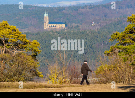 Bad Staffelstein, Deutschland. 13. Februar 2017. Blick auf die Basilika der Vierzehn Nothelfer vom Staffelberg Berg in der Nähe von Bad Staffelstein, Deutschland, 13. Februar 2017. Foto: Nicolas Armer/Dpa/Alamy Live News Stockfoto