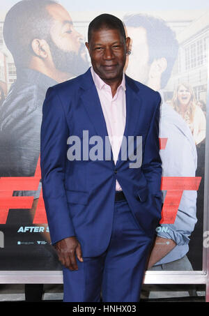 Westwood, Kalifornien, USA. 13. Februar 2017.  Dennis Haysbert. '' Faust Kampf '' Los Angeles Premiere im Regency Village Theatre statt. Bildnachweis: Birdie Thompson/AdMedia/ZUMA Draht/Alamy Live-Nachrichten Stockfoto