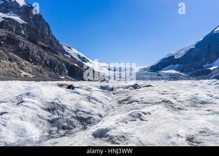 Malerische Aussicht auf die schneebedeckten Feld von Bergen gegen klaren Himmel Stockfoto