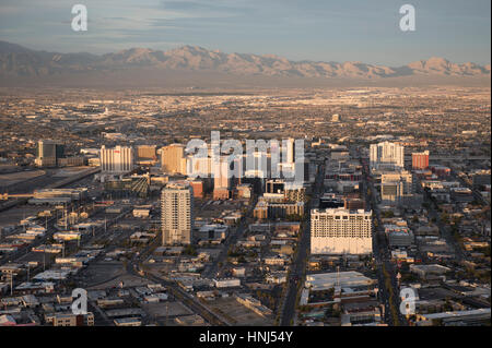 Die Innenstadt von Las Vegas wird vom Stratosphere Hotel und Casino in Las Vegas, Nevada, am 9. Februar 2017 gesehen. Stockfoto