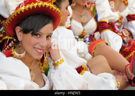 Sucre, Bolivien - 10 September: Fiesta De La Virgen de Guadalupe in Sucre. Teilnehmer die Tanzparade in Sucre am 10. September 2011 Stockfoto