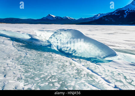 Großen gefalteten Eisbrocken See, Abraham Lake, Alberta, Kanada Stockfoto