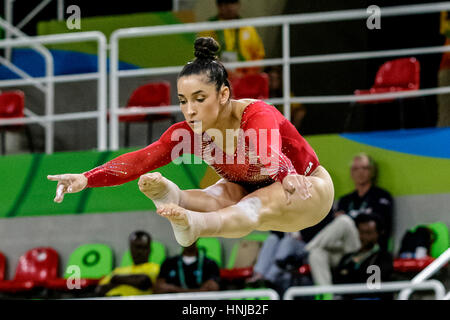 Rio De Janeiro, Brasilien. 11. August 2016. Alexandra Raisman (USA) führt auf dem Schwebebalken während Frauen künstlerische Einzelmehrkampf beim 2016 Stockfoto