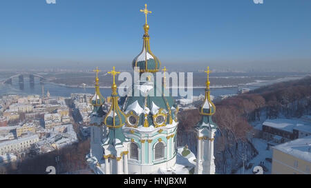 St. Andreaskirche in Kiew auf der Andreewskij Abstieg wurde 1747-1754 gebaut und entworfen von dem berühmten Architekten Bartolomeo Rastrelli, Ukraine. Stockfoto