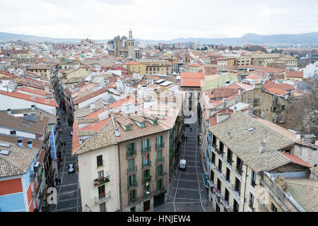 Die Bell Tower Pamplonas Kathedrale bietet eine fantastische Aussicht auf die Altstadt Stockfoto